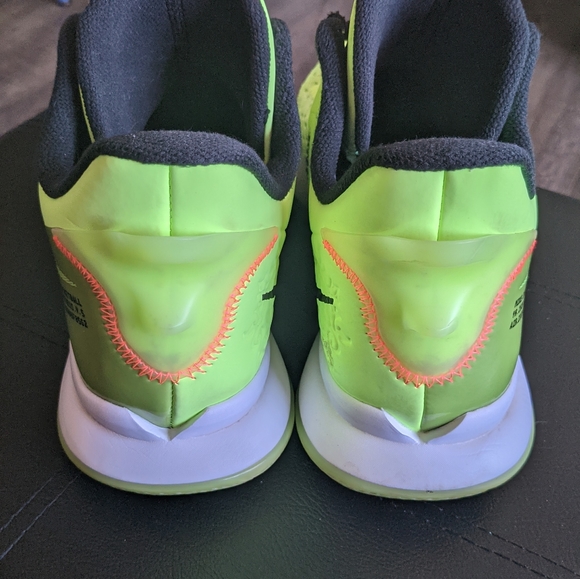 Nike LeBron Witness 5 Grinch Volt Green Lakers size 14 - Picture 5 of 12